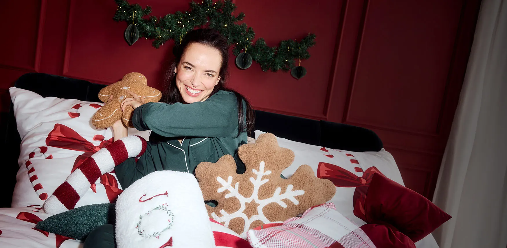 Divers coussins décoratifs de Noël.